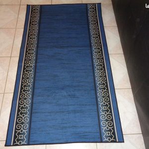 4045 –  tapis bleu 140×80 cm neuf