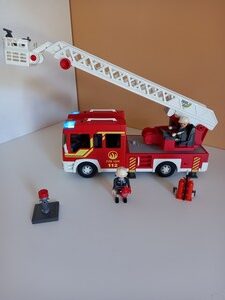 Camion de pompiers sonore et lumineux