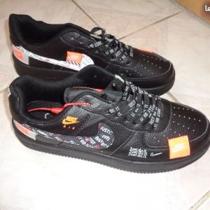 2441 –  sneakers noire T 45 neuve