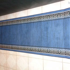 4044 –  tapis bleu 220 x 80 cm neuf