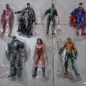 4219 – figurines super héros 18 cm neuves