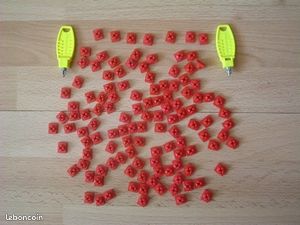 9999G – Pièces détachées playmobil Lot 120 crochets de fixations rouges neufs