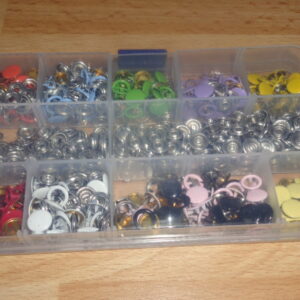 7954 – coffret 200 Pièces Boutons Pressions Metals neufs