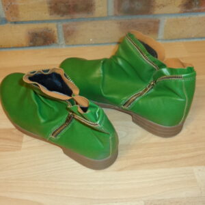 8192 – chaussures vertes de femme neuve en état