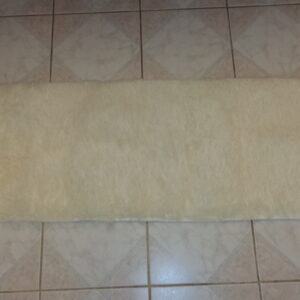 8928 – tapis long blanc cassé  50 x 160 cm neuf