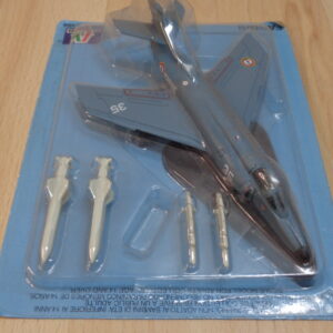 0151  Avion Militaire Italeri Fabbri  Super etendard , 1/100  neuf