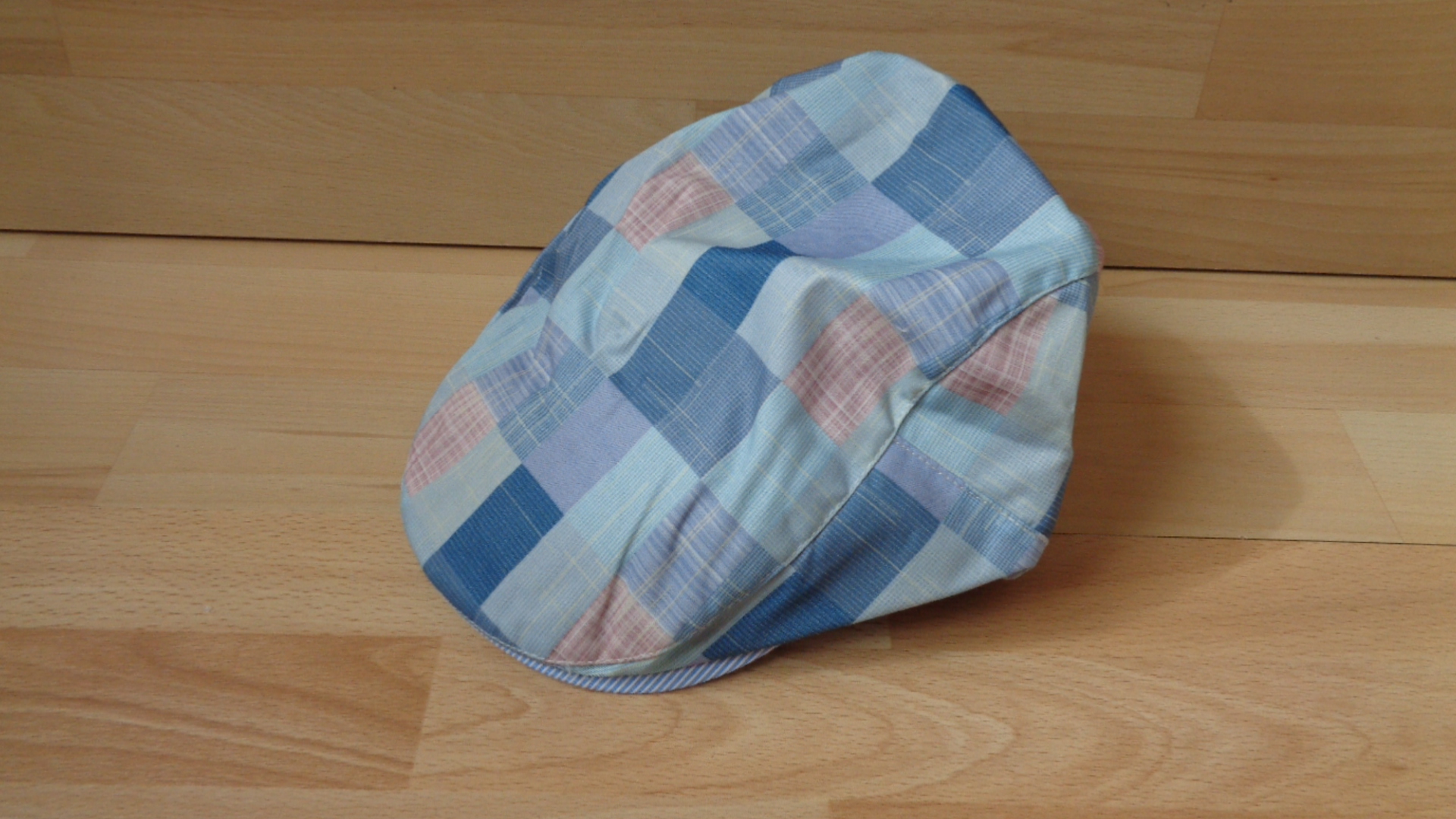 0246 – Casquette Plate à carreaux neuve – Image 7