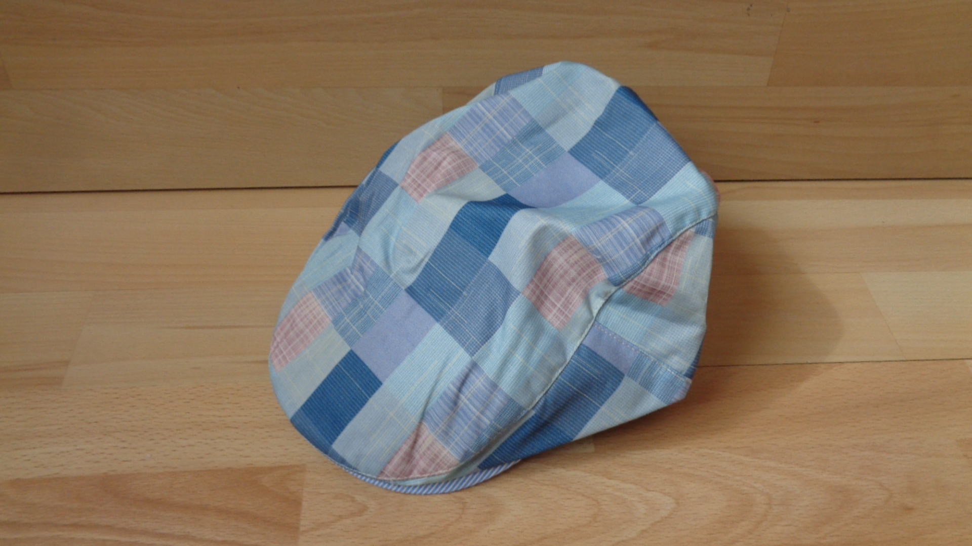 0246 – Casquette Plate à carreaux neuve – Image 6