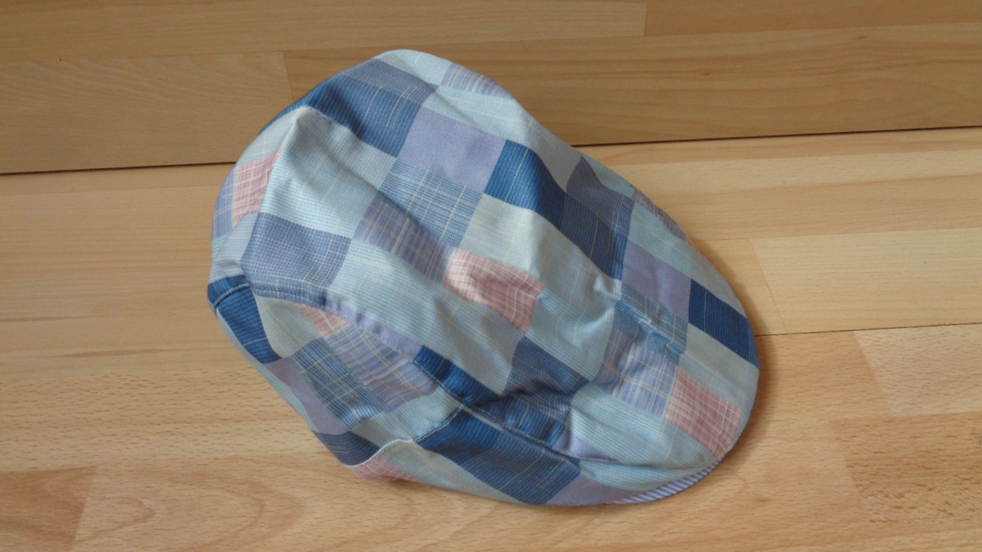 0246 – Casquette Plate à carreaux neuve – Image 4