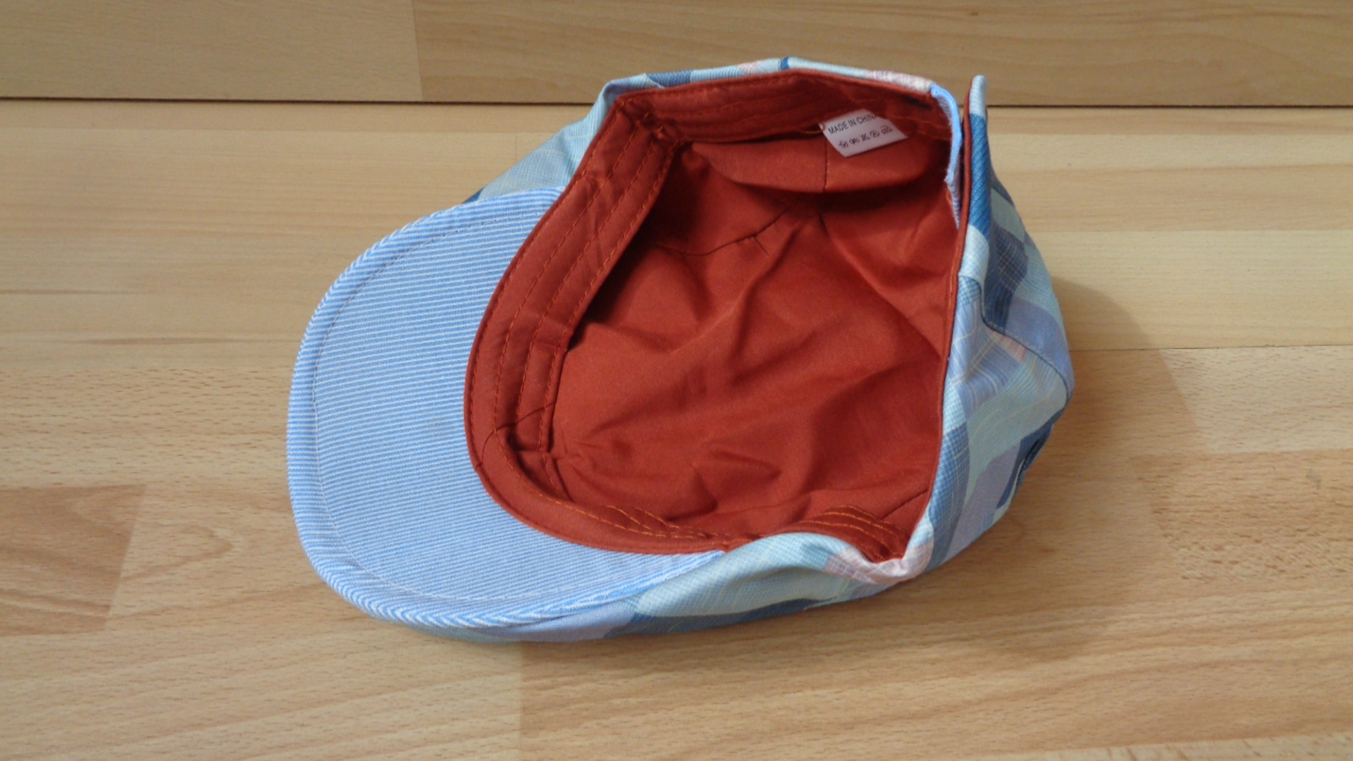 0246 – Casquette Plate à carreaux neuve – Image 3