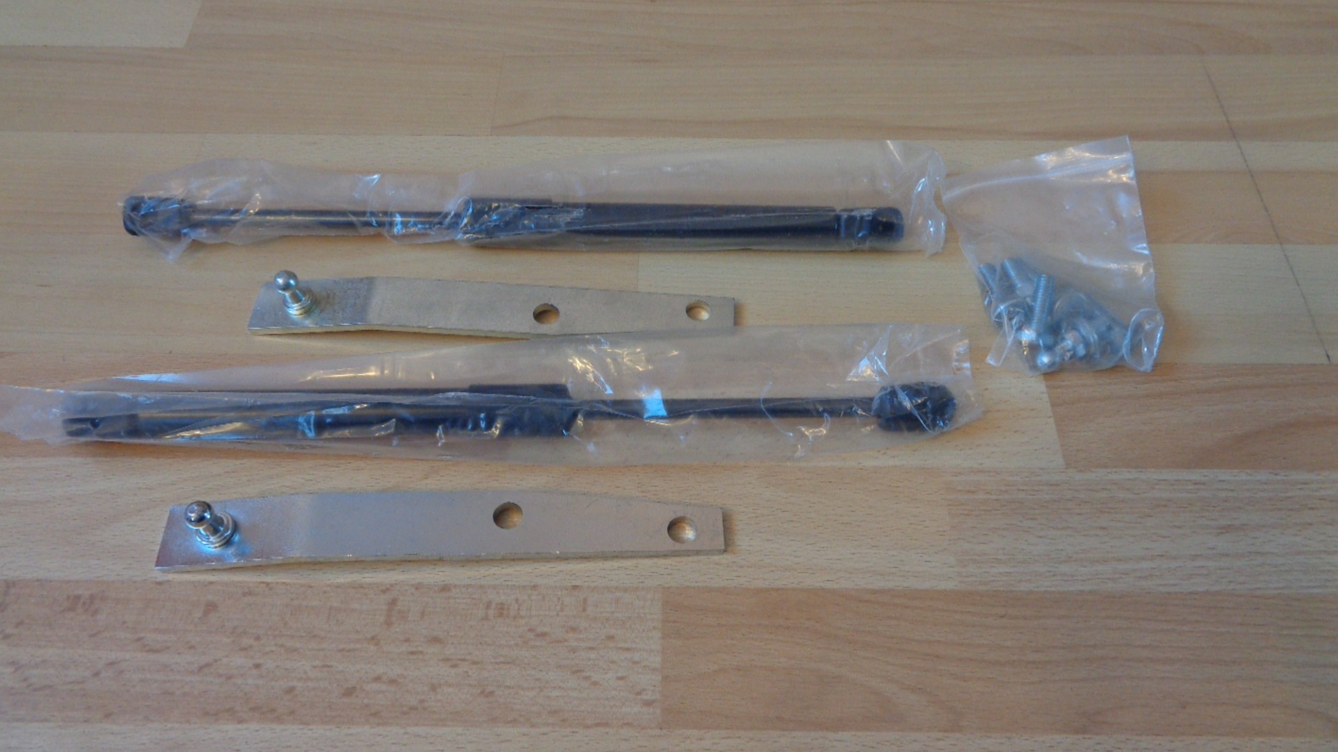 0335 – Vérins De Capot pour Toyota Land Cruiser neufs – Image 4