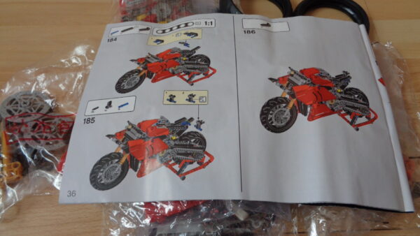 0558 – Blocs de construction Briques Moto padiga v4r 10272 neuf – Image 3