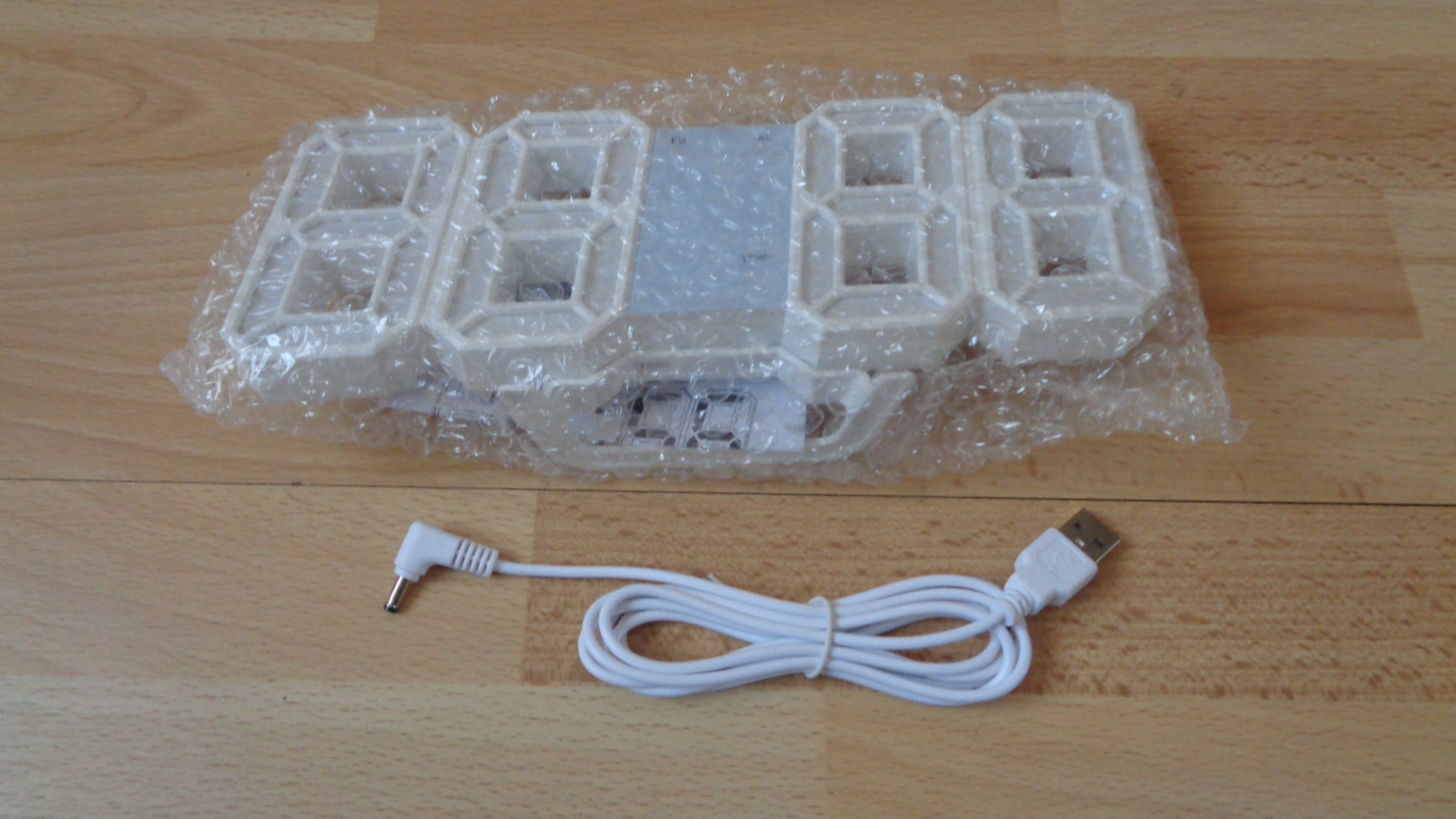 0649 – Réveil blanc numérique 3D LED avec affichage de la température neuf – Image 14