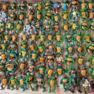 0725  – 120 figurines tortues ninja divers