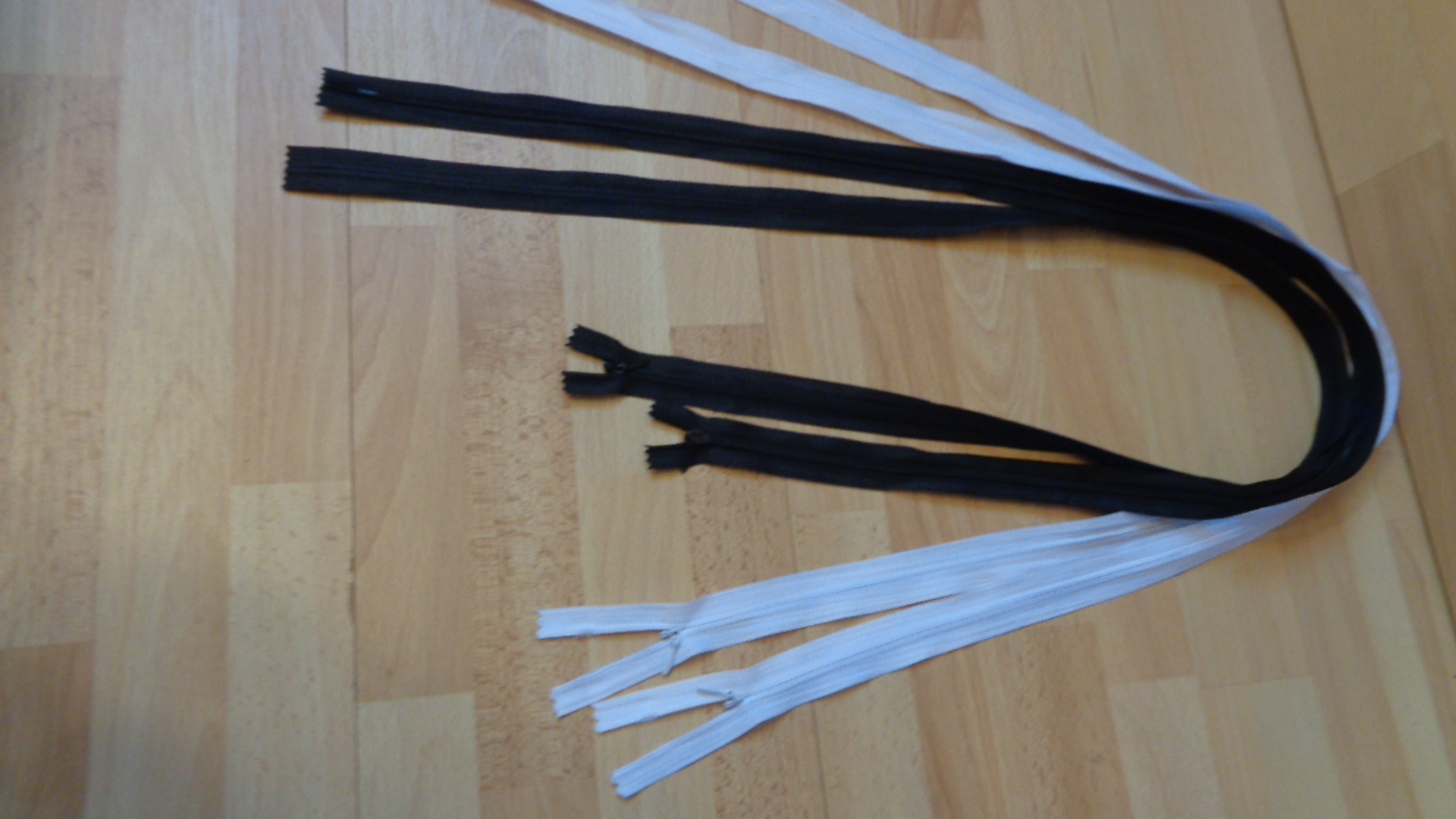 1029 – Lot de fermetures-éclair blanche et noir 95 cm neuves . – Image 4