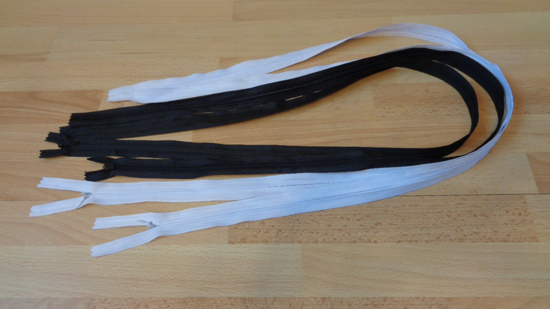 1029 – Lot de fermetures-éclair blanche et noir 95 cm neuves . – Image 2