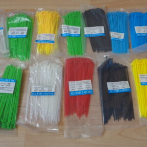 1073 – Attache de câble en nylon 100 pièces neufs