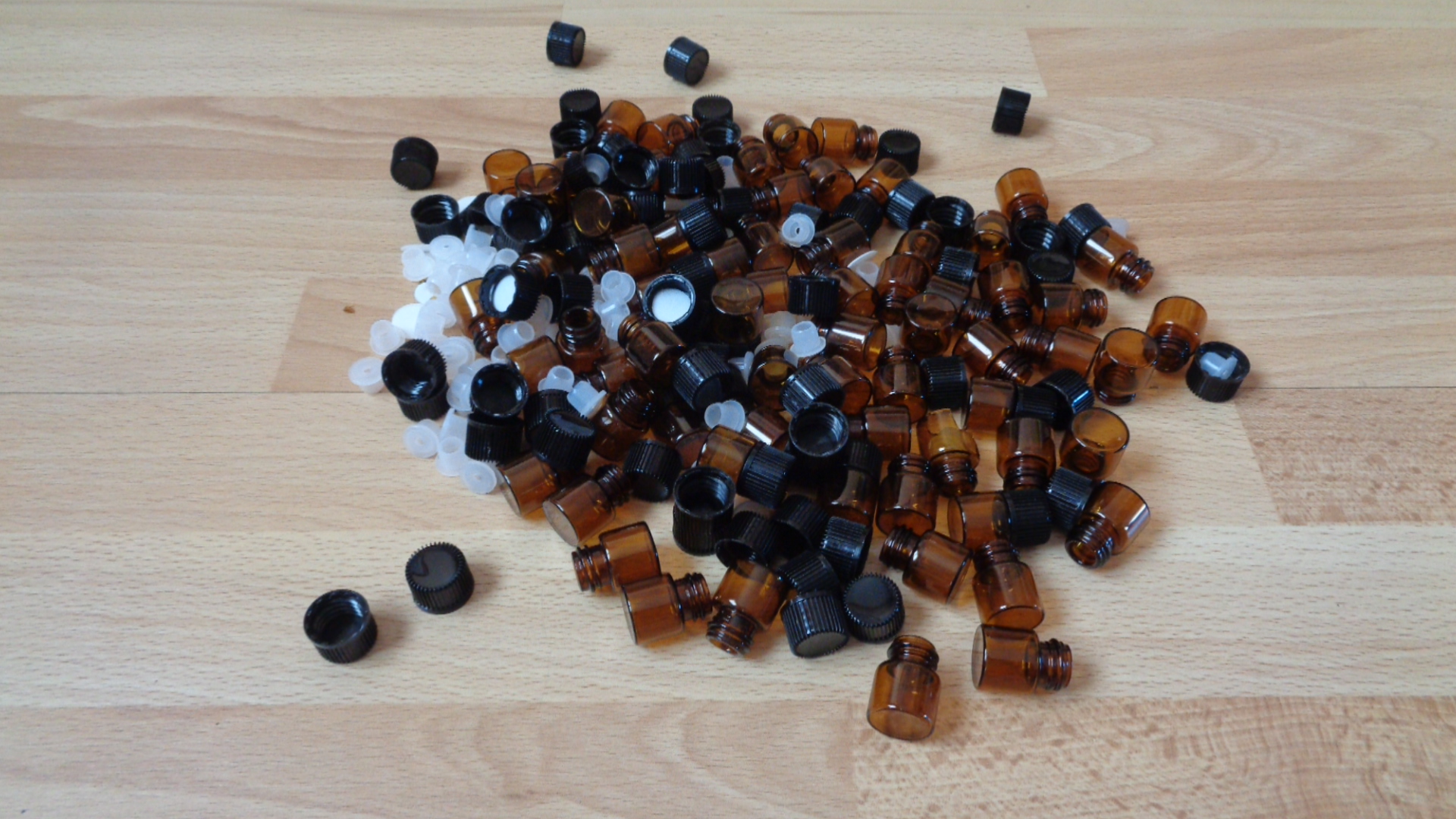 1071 – 10 Mini bouteilles en verres ambre de 1ml neuf – Image 7