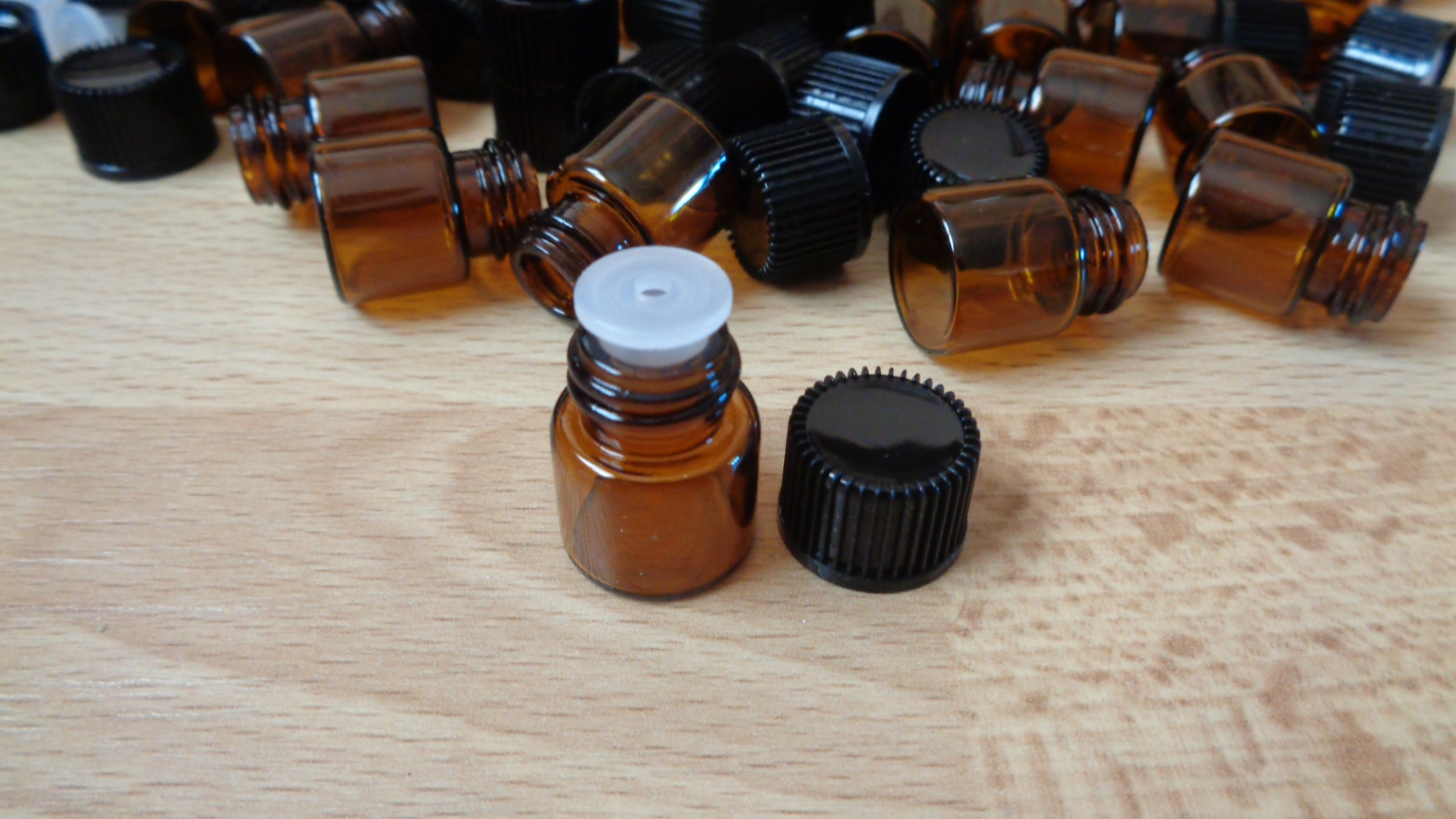 1071 – 10 Mini bouteilles en verres ambre de 1ml neuf – Image 5