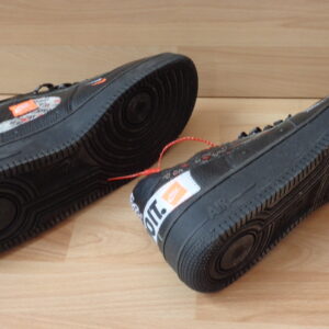 1098 – Basket noire T 45 neuve