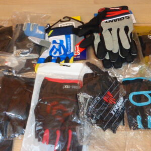 1128 – gants pour sport ,velo, musculation, gym, fitness, divers neufs