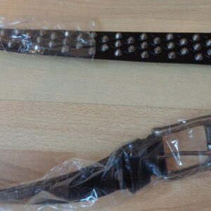 1135 – Ceinture en Cuir Cloutée neuve