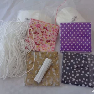 0883 –  30 masques à fabriquer complets neufs .