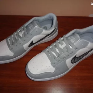 1390 – Basket blanche nikedior T 43/44  neuve