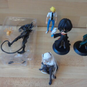 1328 – Lot de figurines divers neuves