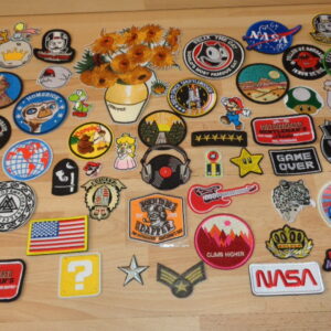 1399 – Badges en tissu thermocollant et à coudre neufs