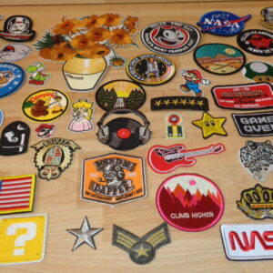 1399 – Badges en tissu thermocollant et à coudre neufs