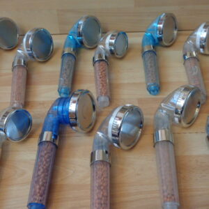 1402 – divers pommeaux de douche avec filtre neufs