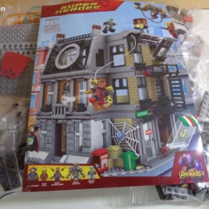 1319 –  super heroes no . 4046 – 1004pcs Blocs de construction  neuf