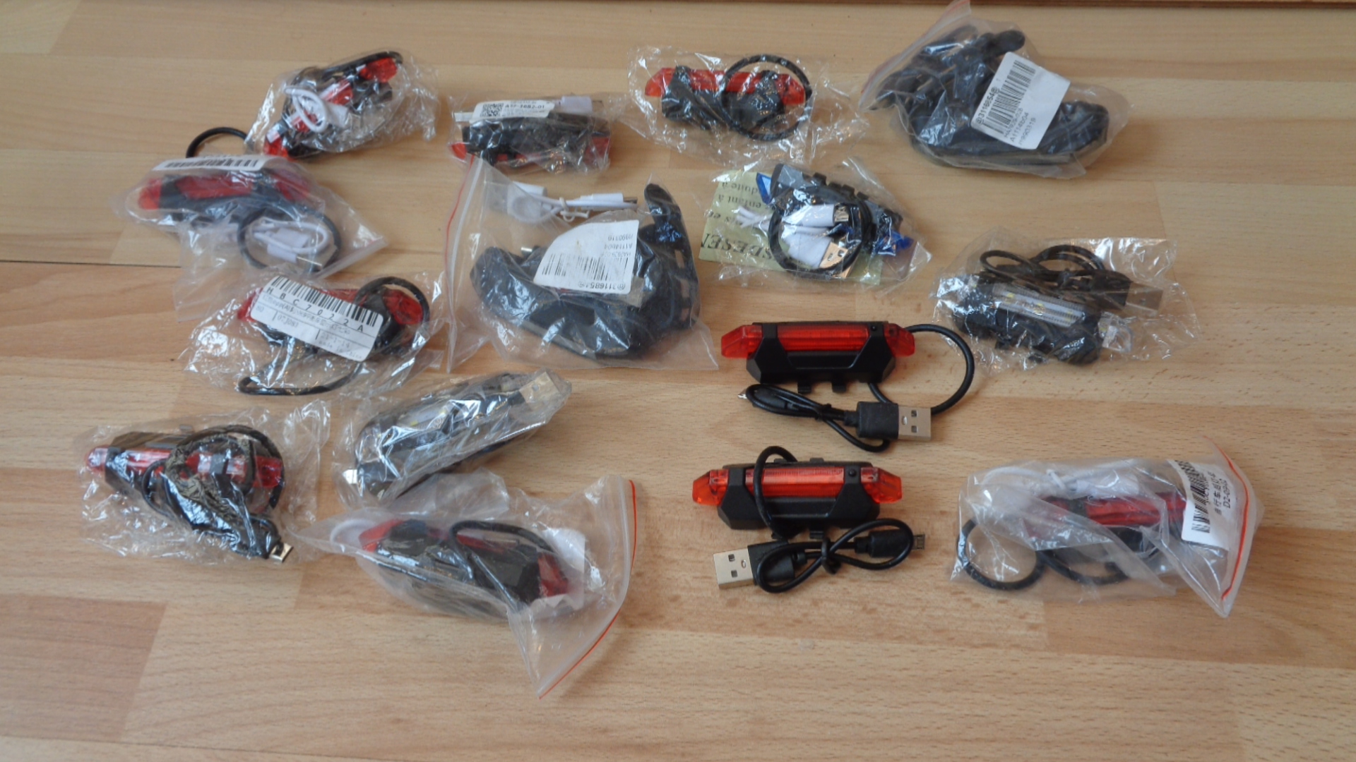 1495 – Feu arrière de vélo LED rechargeable par USB neuf – Image 8