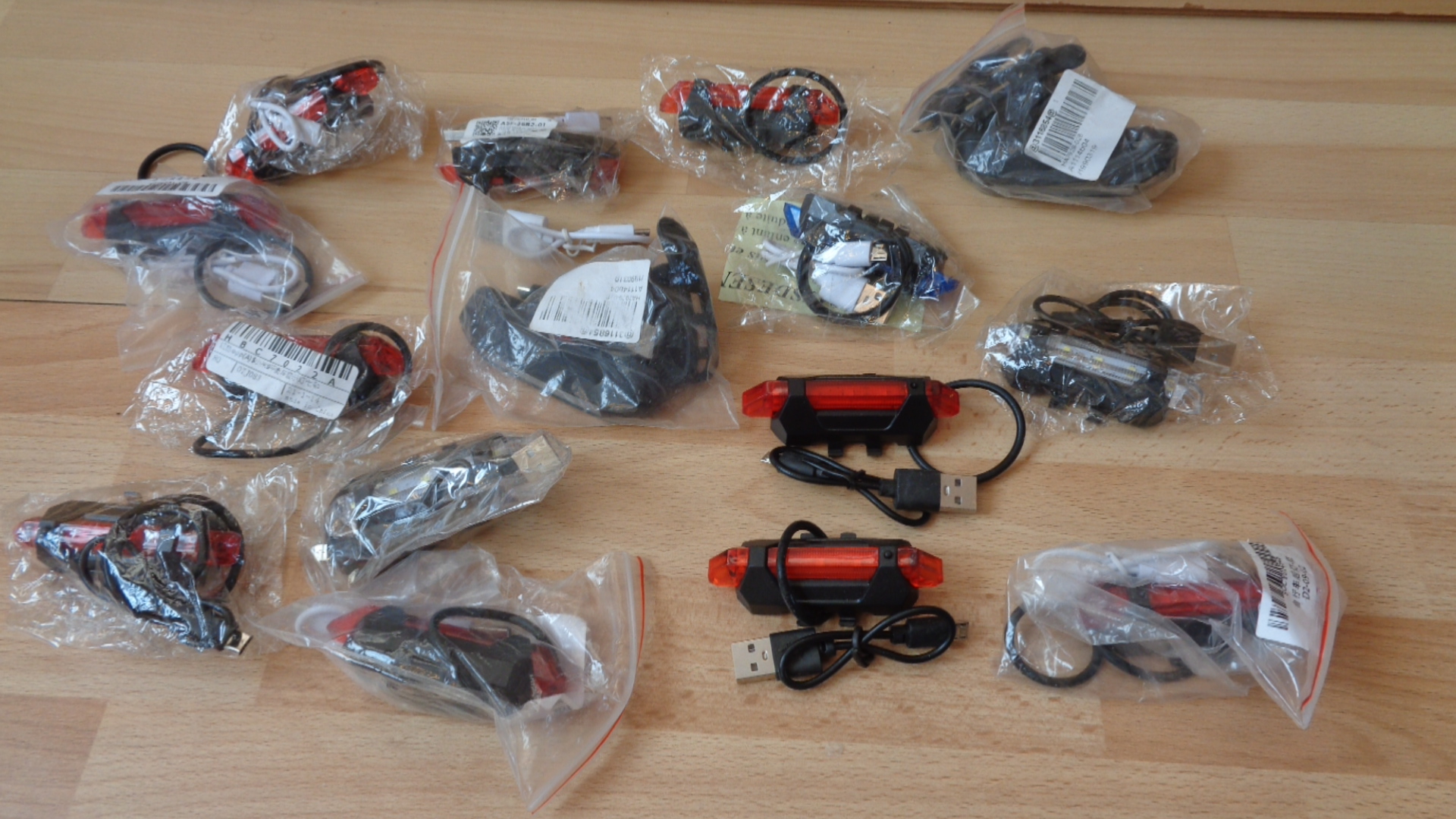 1495 – Feu arrière de vélo LED rechargeable par USB neuf – Image 7