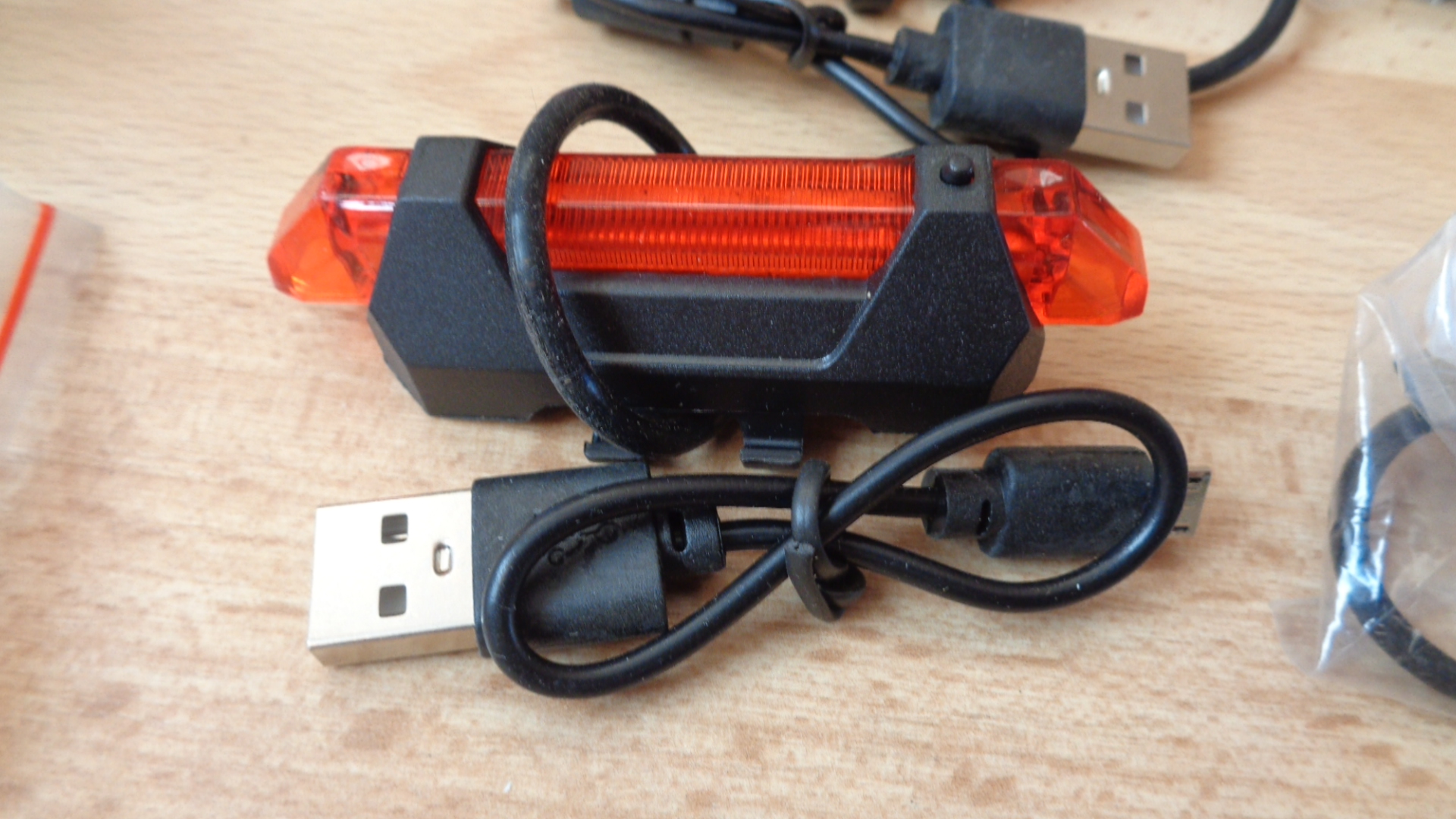 1495 – Feu arrière de vélo LED rechargeable par USB neuf – Image 6