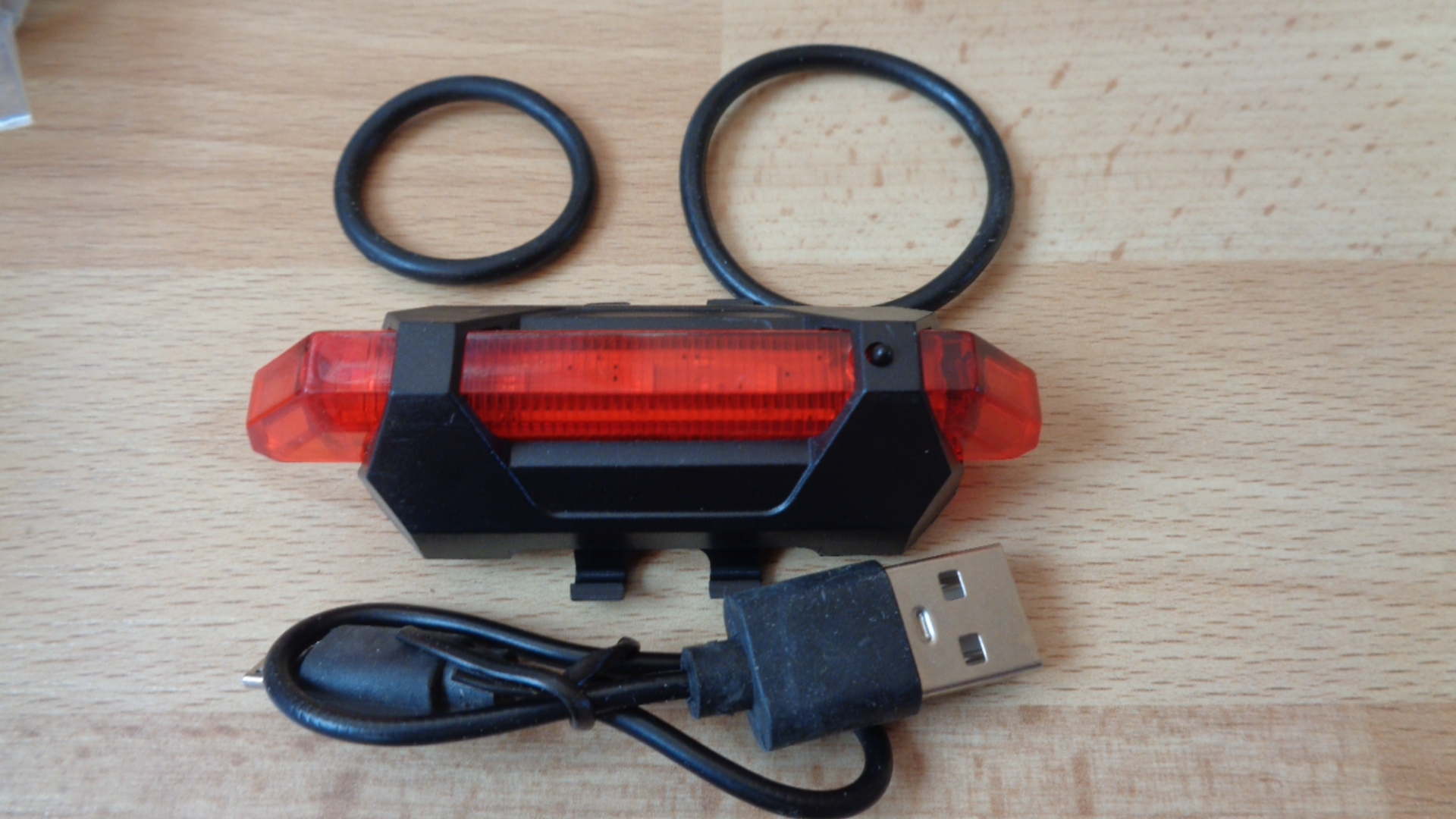 1495 – Feu arrière de vélo LED rechargeable par USB neuf – Image 4