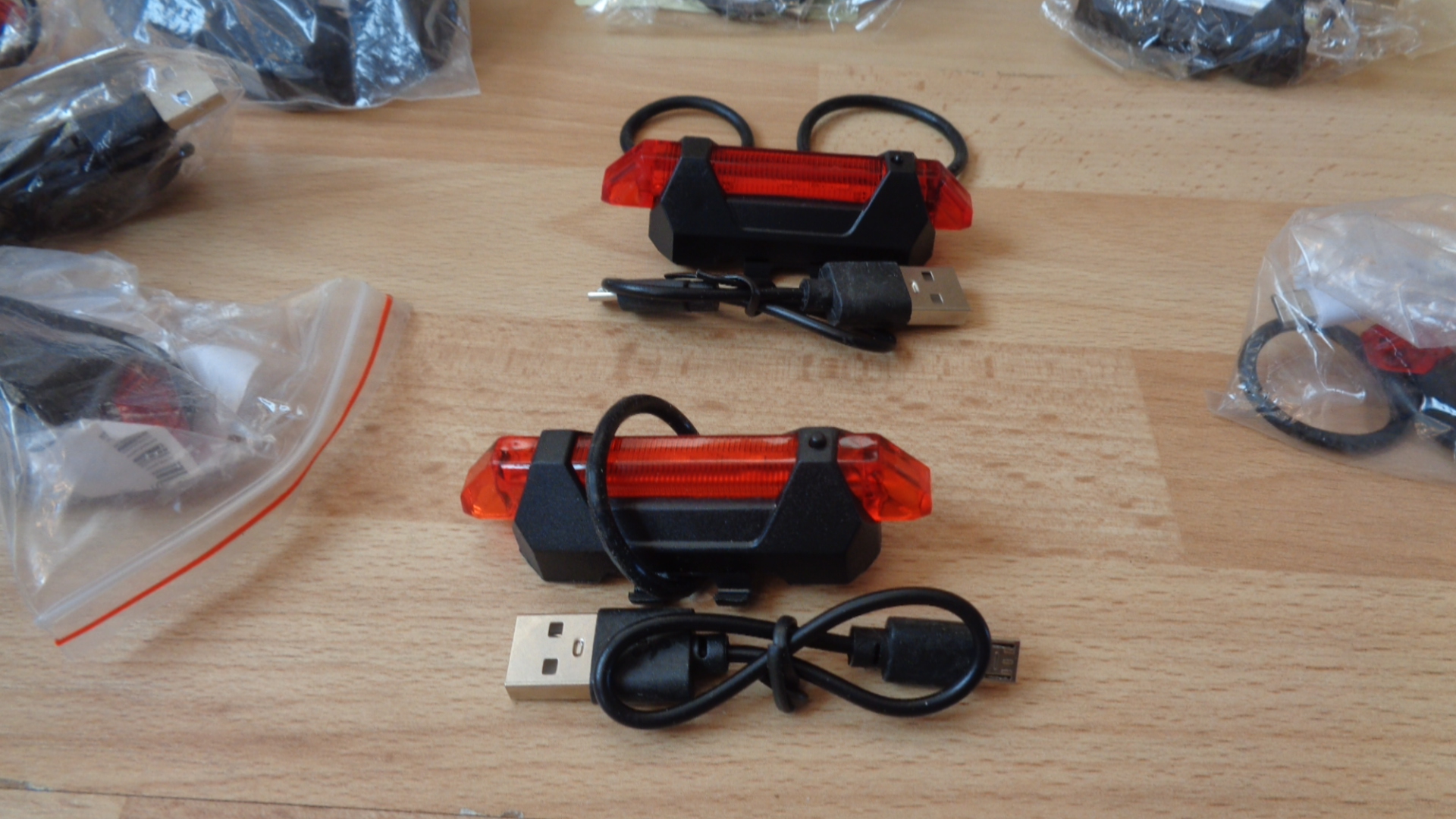 1495 – Feu arrière de vélo LED rechargeable par USB neuf – Image 3