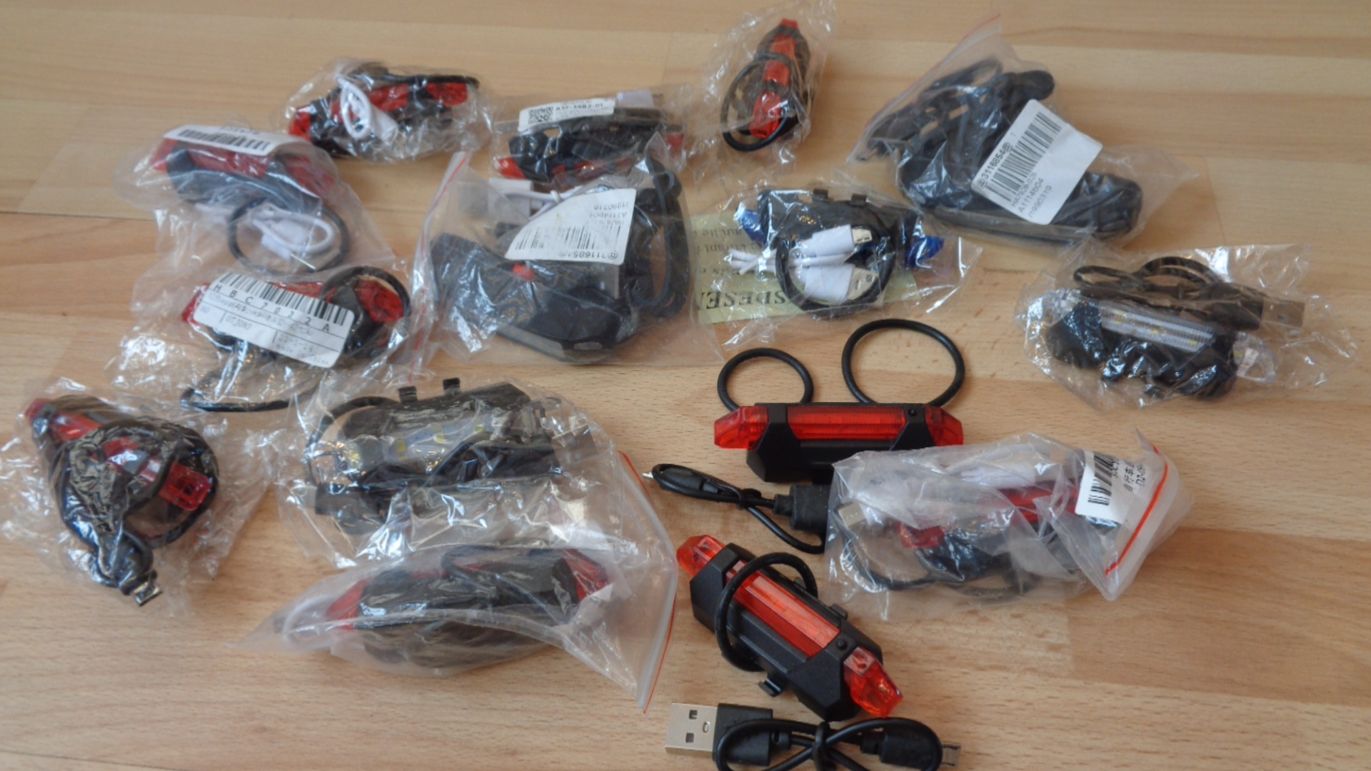 1495 – Feu arrière de vélo LED rechargeable par USB neuf – Image 2