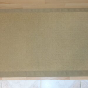 1521 – Tapis épais 133 x 70 cm neuf