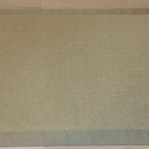 1521 – Tapis épais 133 x 70 cm neuf