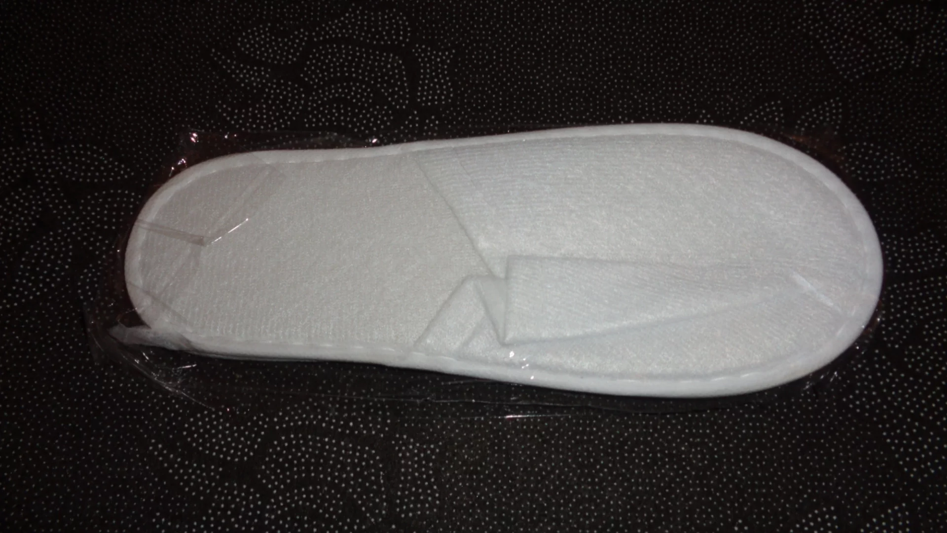 1989 – 4 Paires de Chaussons Unisexe neufs – Image 3