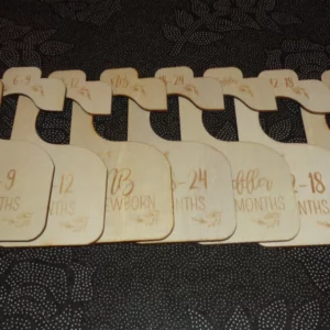 1988 –  8 Séparateurs de Placard pour Bébé en Bois neuf