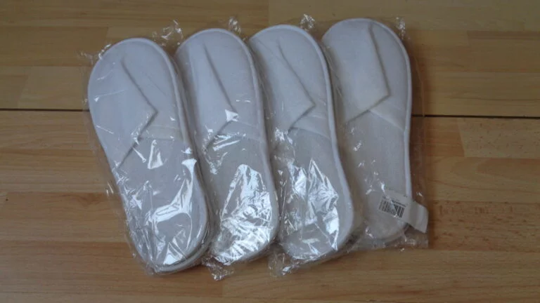 1989 – 4 Paires de Chaussons Unisexe neufs – Image 4