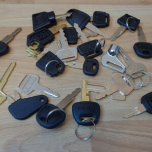 2250 – Lot de clés de contact pour engins de chantier – voiture – moto divers neuve
