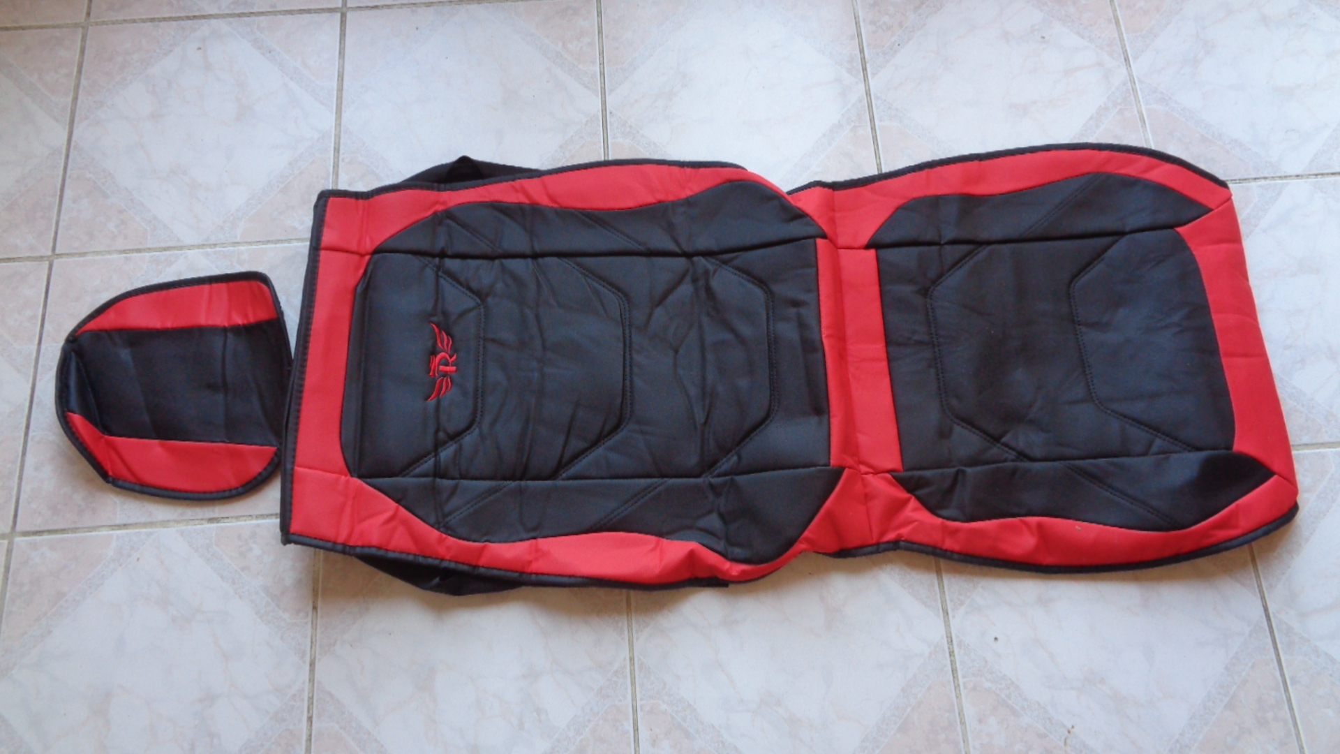 2302 – Une Housse de siège avant universelle noir et rouge en cuir PU pour voiture neuve – Image 8