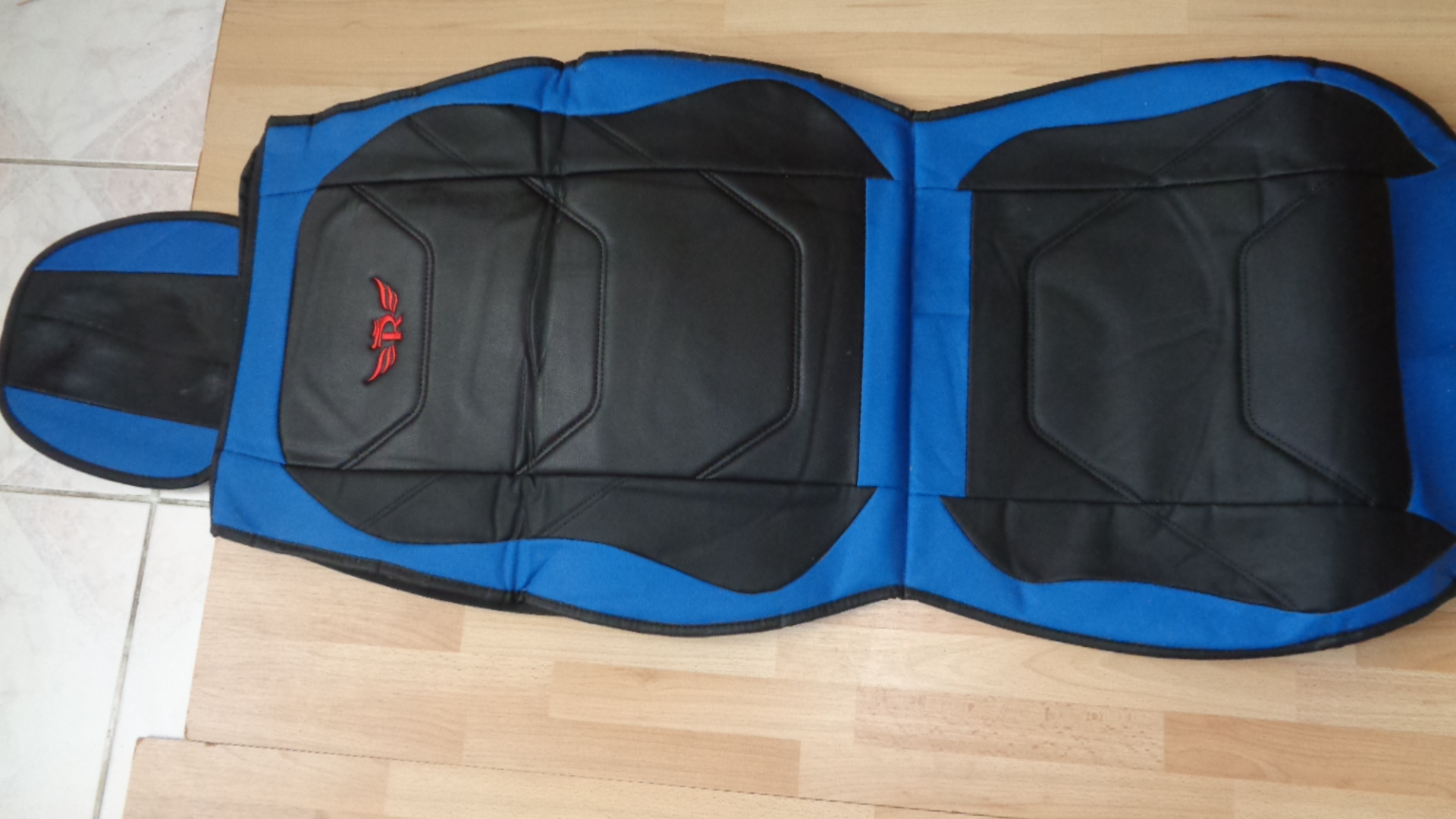 2304 – Une Housse de siège avant universelle noir et bleue en cuir PU pour voiture neuve – Image 3