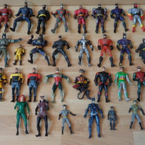 2444  – 30 Figurines batman robin catwoman divers