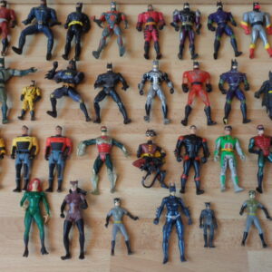2444  – 30 Figurines batman robin catwoman divers