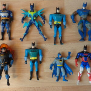 2446  – Figurines batman bleues divers